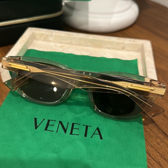 NWB authentic Bottega Veneta Gold sunglasses - Picture 3 of 3